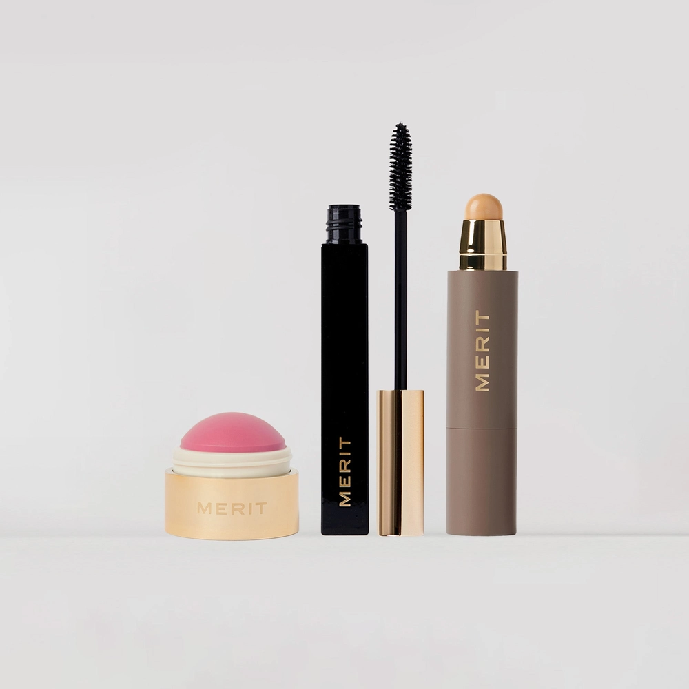 Caro's Everyday Essentials set with a pink blush and a mascara